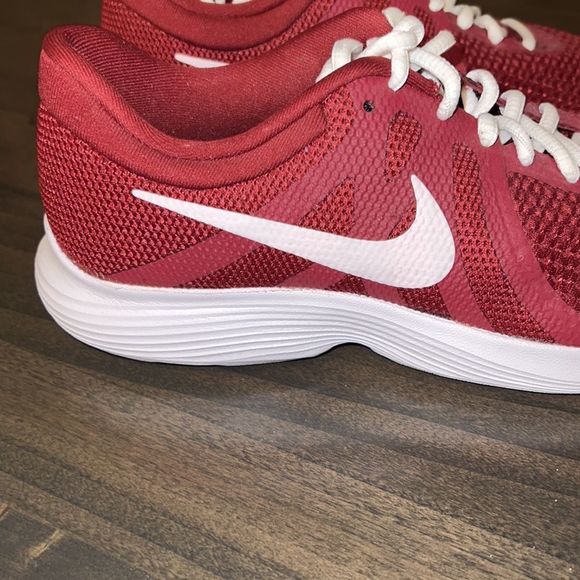 NIKE Revolution 4 Womens 9.5 EUC Burgundy NIKE Womens size - Picture 6 of 9